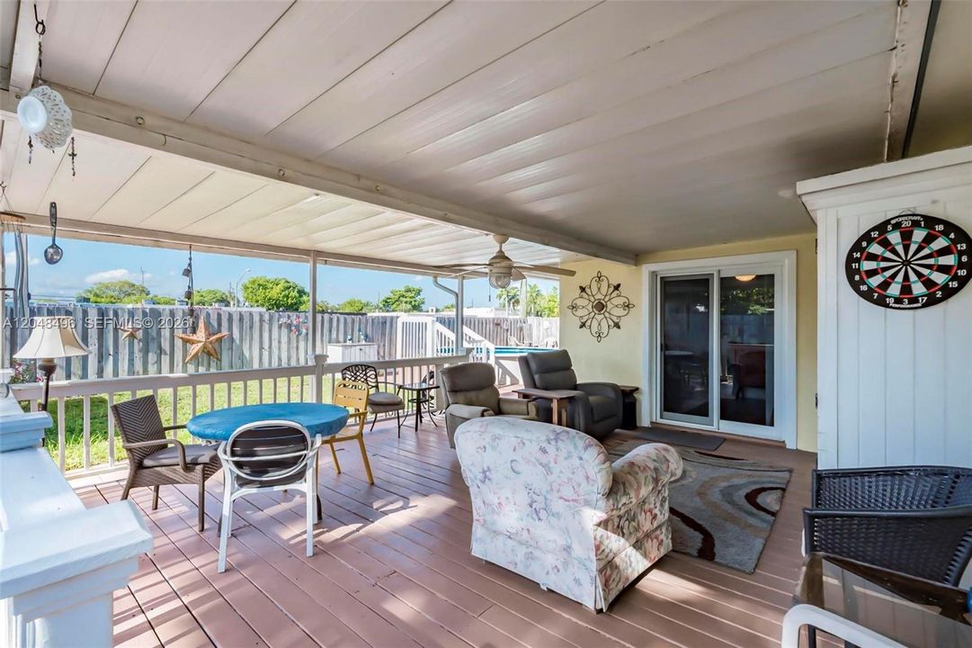 For Sale: $449,999 (2 beds, 1 baths, 1106 Square Feet)