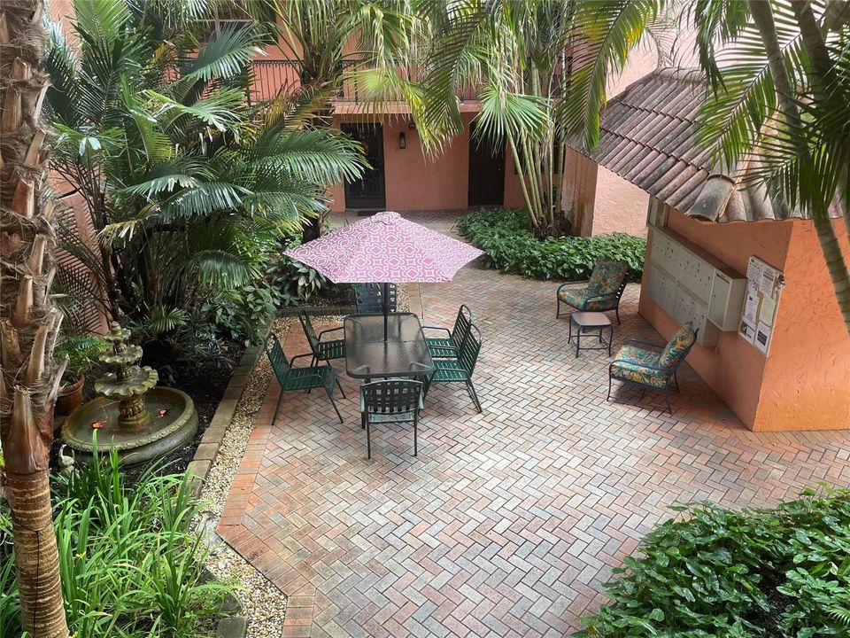 Lenglen Private Courtyard