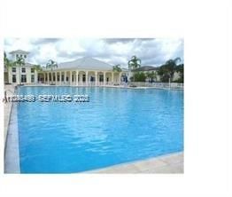 For Rent: $2,400 (2 beds, 2 baths, 1048 Square Feet)