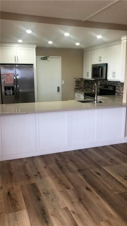 For Rent: $2,200 (2 beds, 2 baths, 1350 Square Feet)