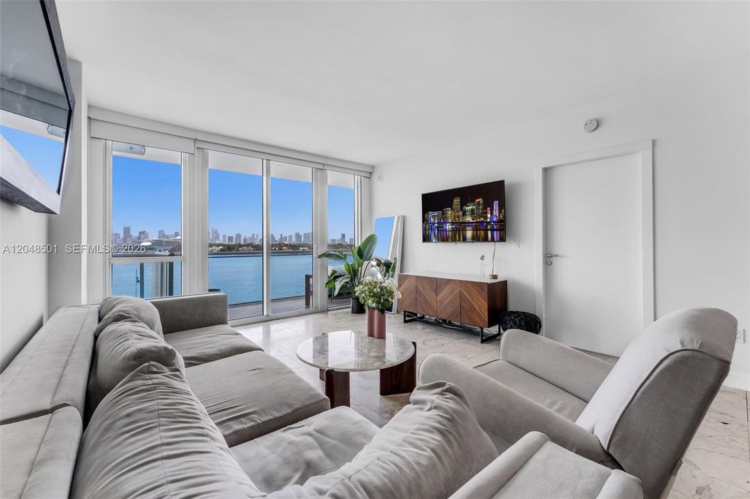 For Rent: $4,500 (1 beds, 1 baths, 776 Square Feet)