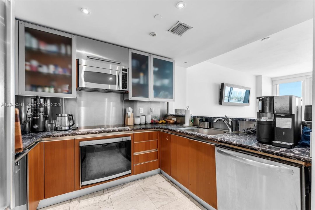 For Rent: $4,500 (1 beds, 1 baths, 776 Square Feet)