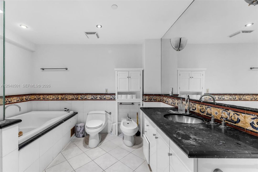 For Rent: $4,500 (1 beds, 1 baths, 776 Square Feet)