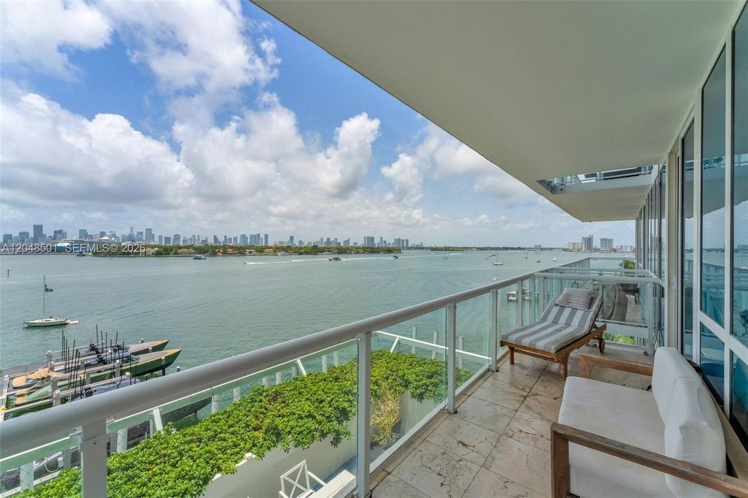 For Rent: $4,500 (1 beds, 1 baths, 776 Square Feet)