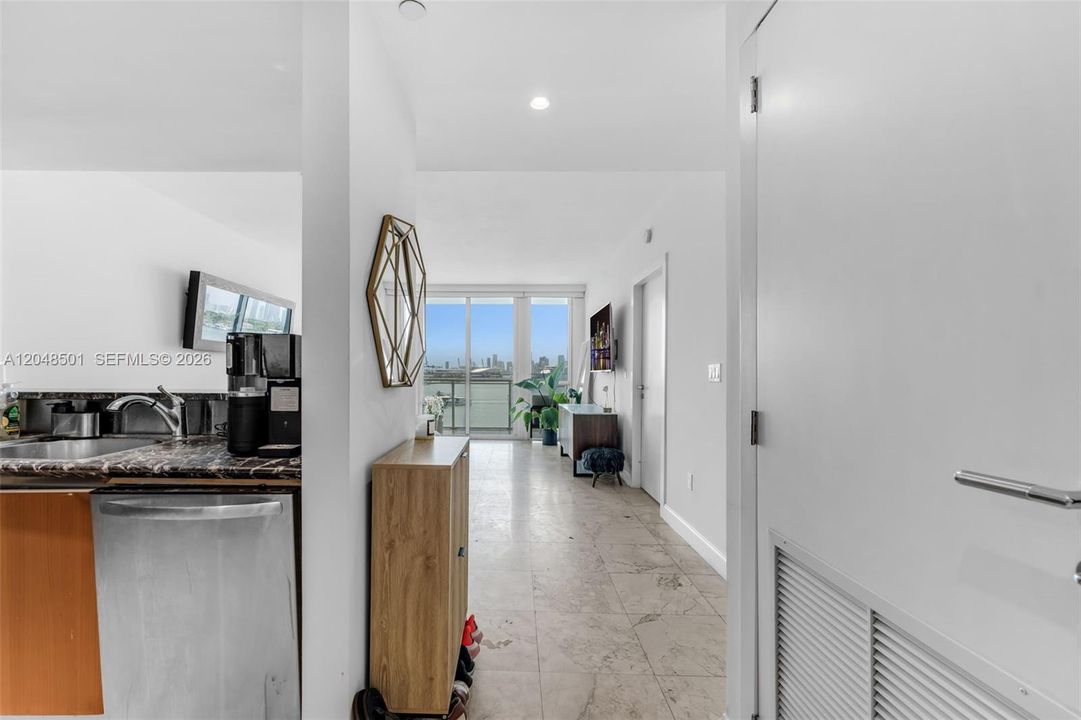 For Rent: $4,500 (1 beds, 1 baths, 776 Square Feet)