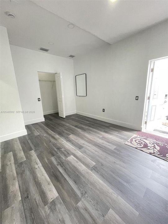 For Rent: $1,250 (1 beds, 1 baths, 2923 Square Feet)