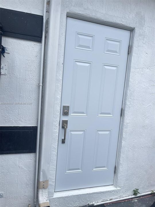 For Rent: $1,250 (1 beds, 1 baths, 2923 Square Feet)