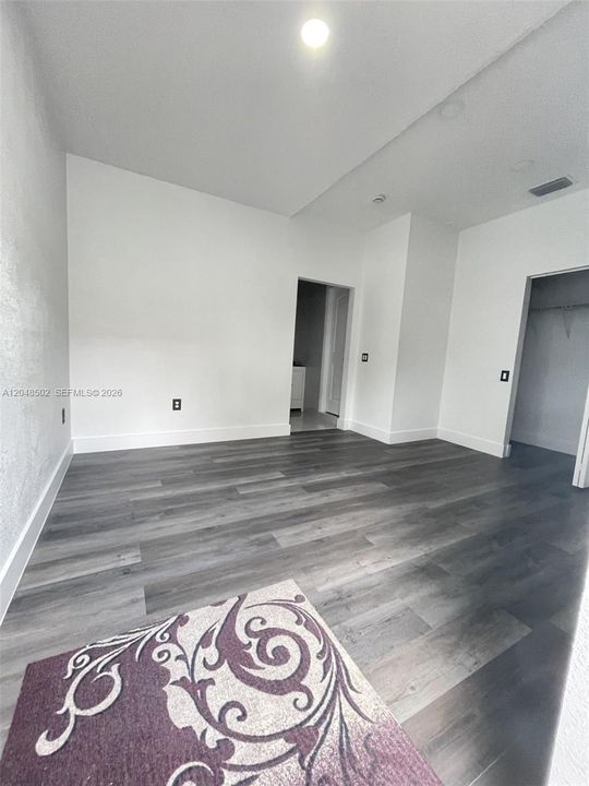 For Rent: $1,250 (1 beds, 1 baths, 2923 Square Feet)