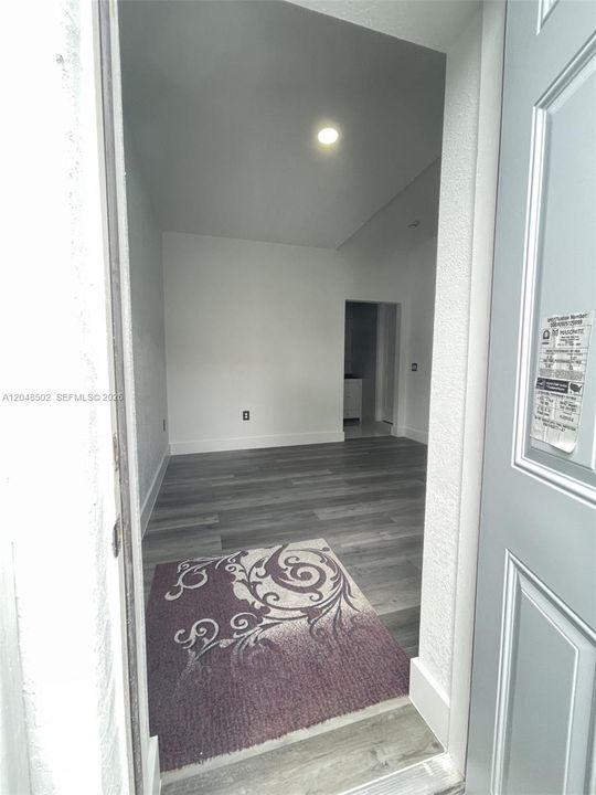 For Rent: $1,250 (1 beds, 1 baths, 2923 Square Feet)