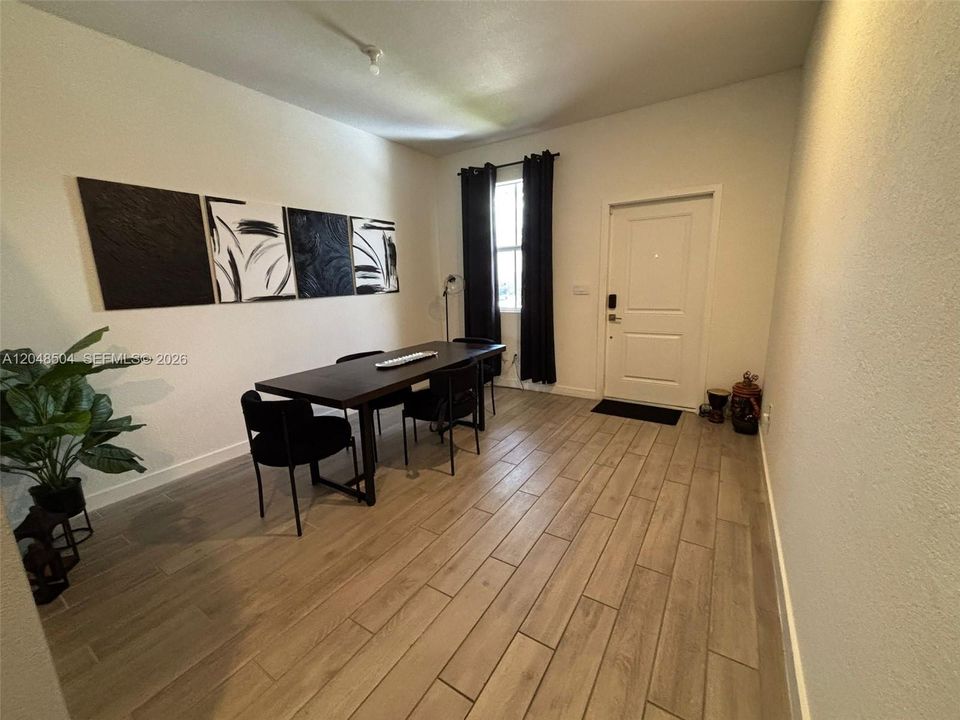 For Rent: $3,200 (4 beds, 2 baths, 1826 Square Feet)