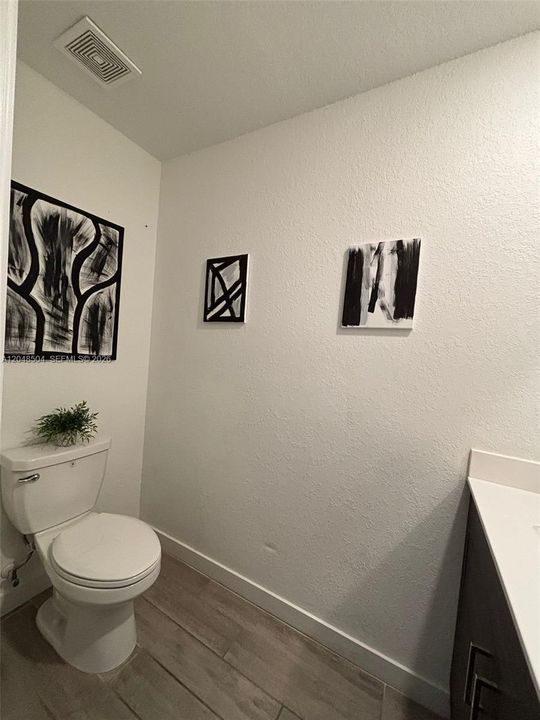 For Rent: $3,200 (4 beds, 2 baths, 1826 Square Feet)
