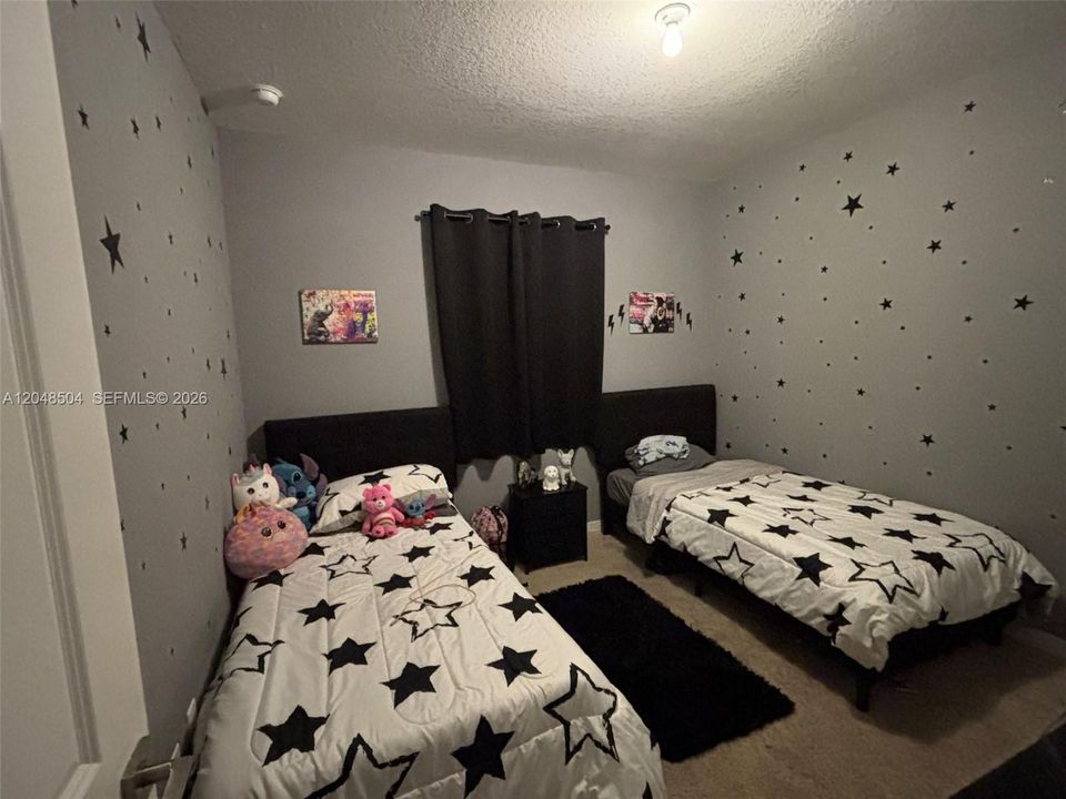 For Rent: $3,200 (4 beds, 2 baths, 1826 Square Feet)