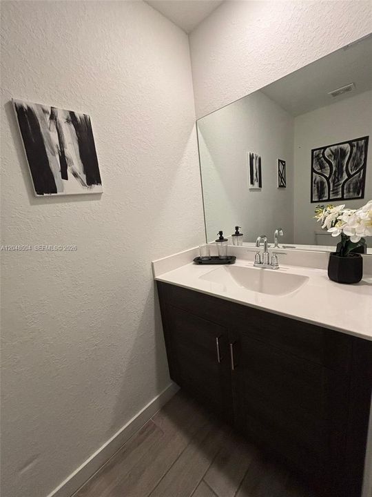 For Rent: $3,200 (4 beds, 2 baths, 1826 Square Feet)