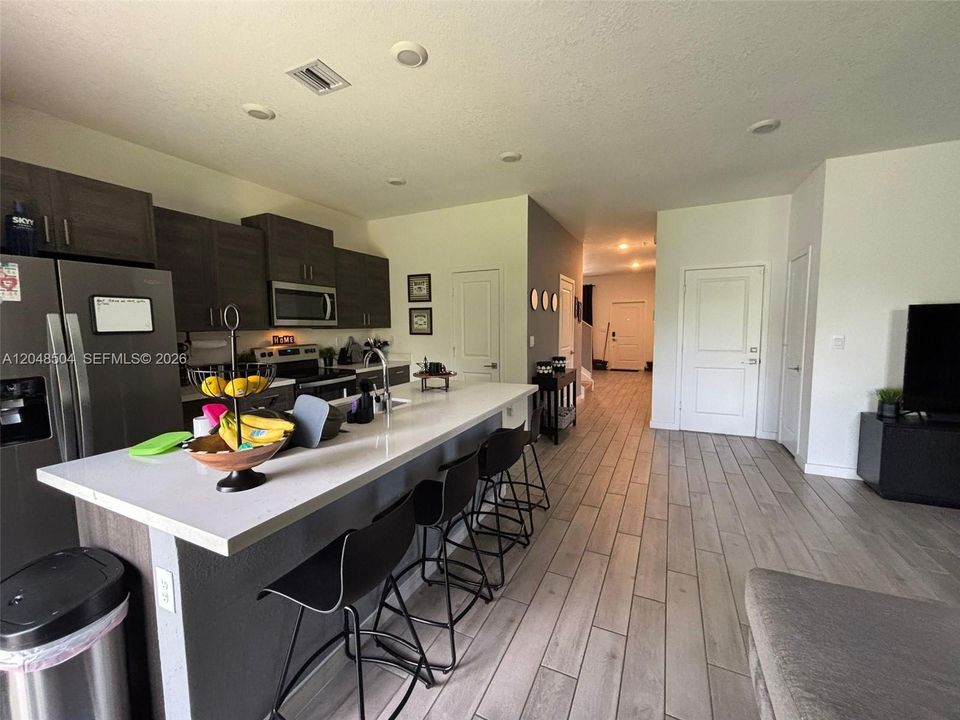 For Rent: $3,200 (4 beds, 2 baths, 1826 Square Feet)