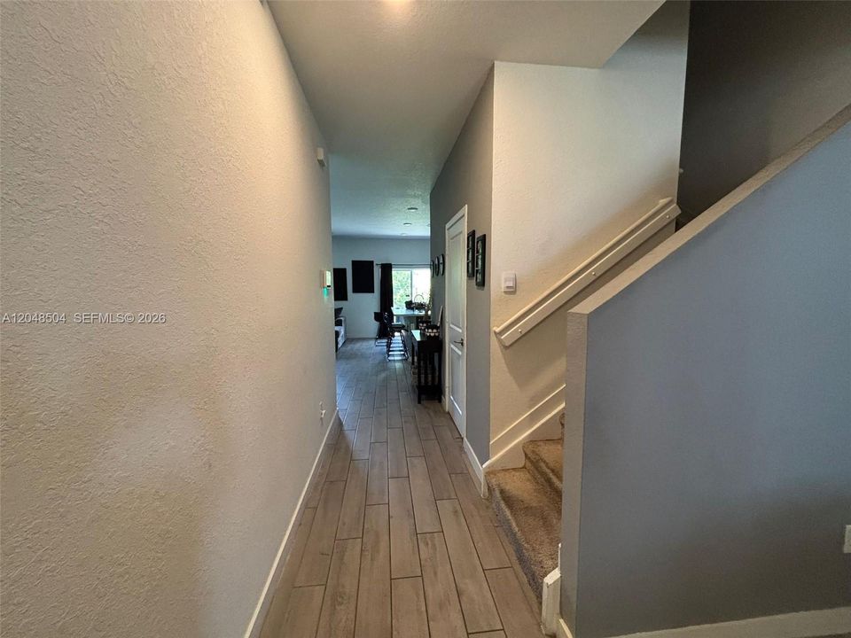 For Rent: $3,200 (4 beds, 2 baths, 1826 Square Feet)