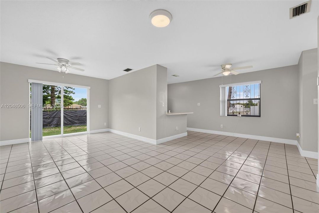 For Sale: $450,000 (2 beds, 2 baths, 1517 Square Feet)