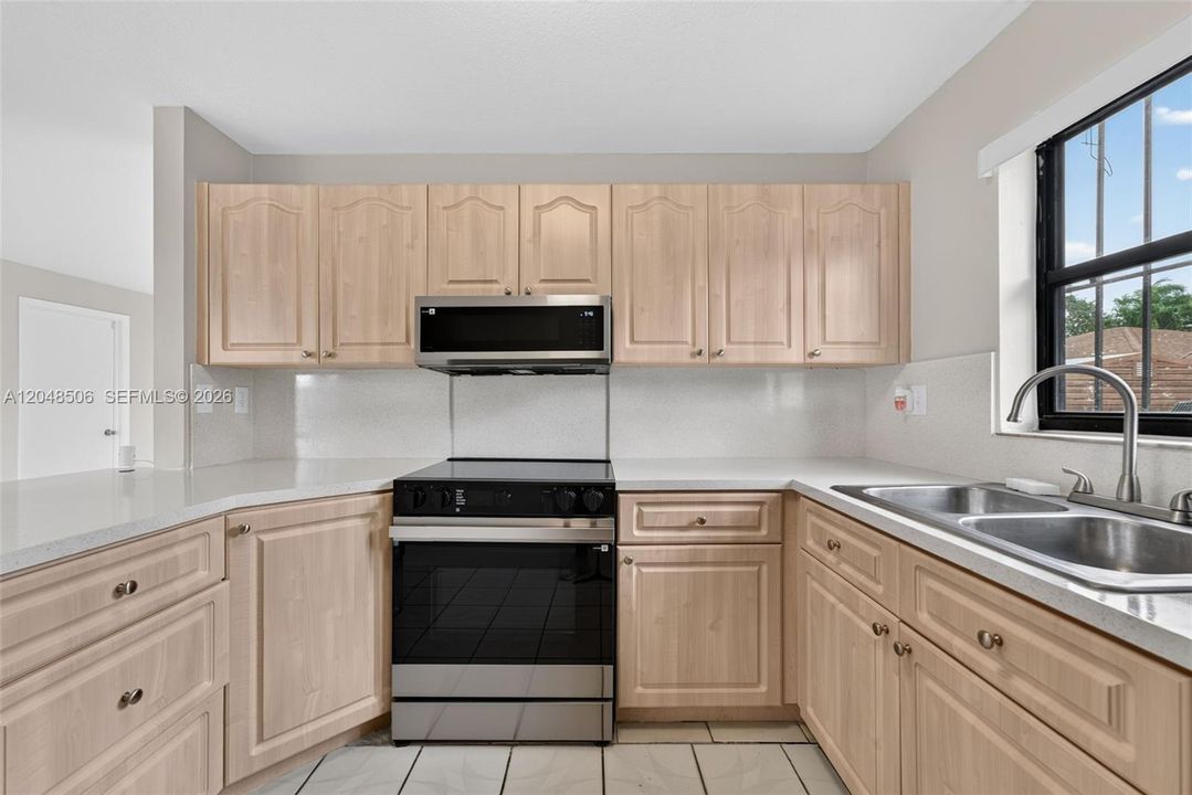 For Sale: $450,000 (2 beds, 2 baths, 1517 Square Feet)