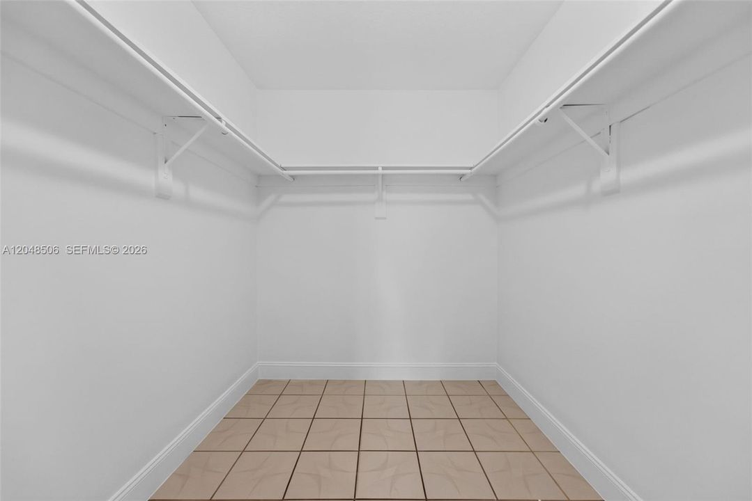 For Sale: $450,000 (2 beds, 2 baths, 1517 Square Feet)