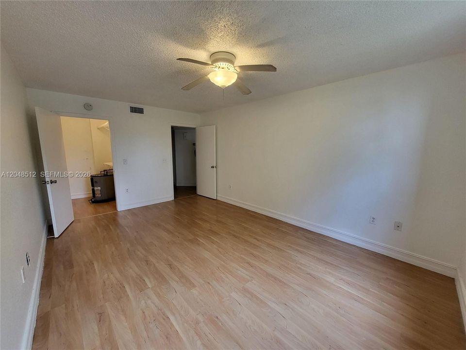 For Rent: $2,000 (1 beds, 1 baths, 810 Square Feet)
