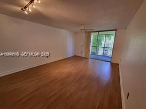For Rent: $2,000 (1 beds, 1 baths, 810 Square Feet)