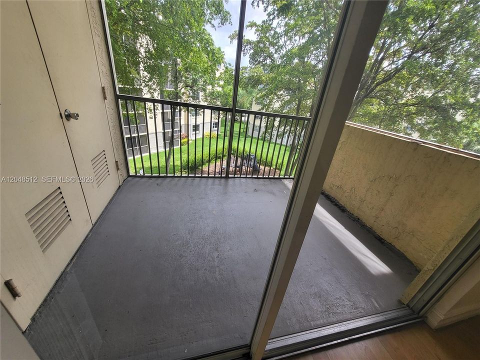 For Rent: $2,000 (1 beds, 1 baths, 810 Square Feet)
