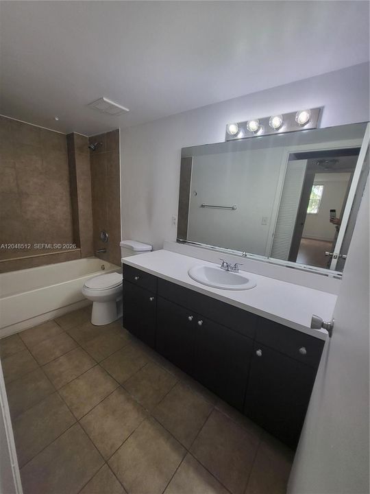 For Rent: $2,000 (1 beds, 1 baths, 810 Square Feet)