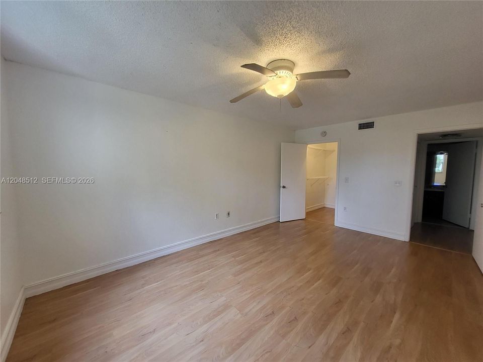 For Rent: $2,000 (1 beds, 1 baths, 810 Square Feet)