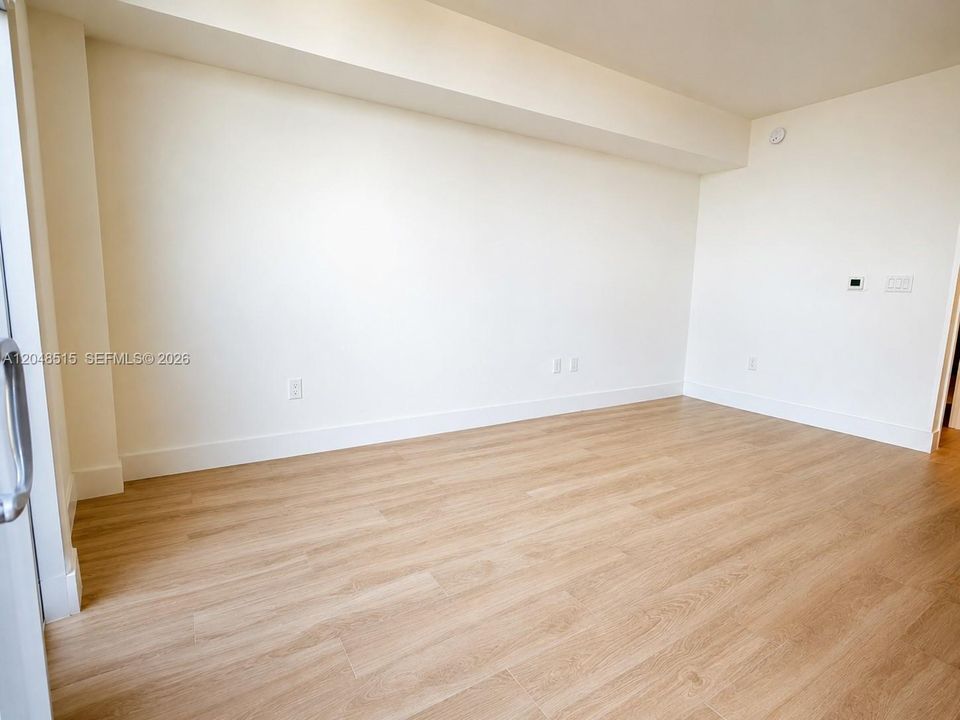 For Rent: $3,000 (0 beds, 1 baths, 537 Square Feet)