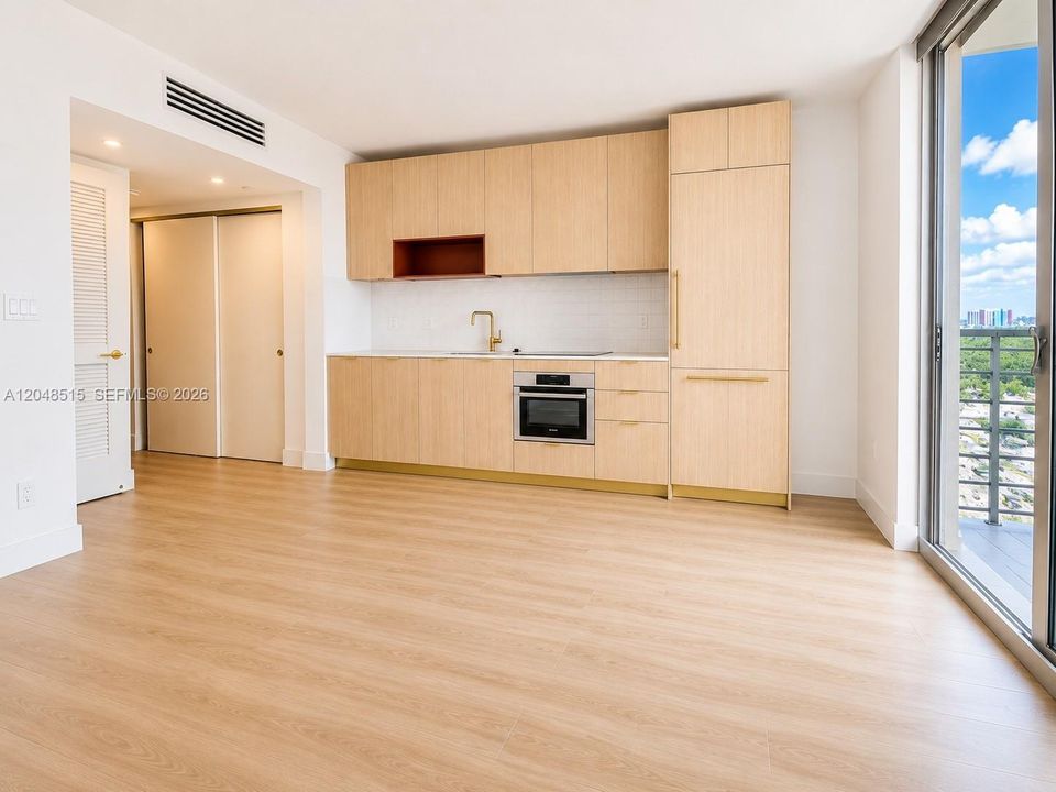 For Rent: $3,000 (0 beds, 1 baths, 537 Square Feet)