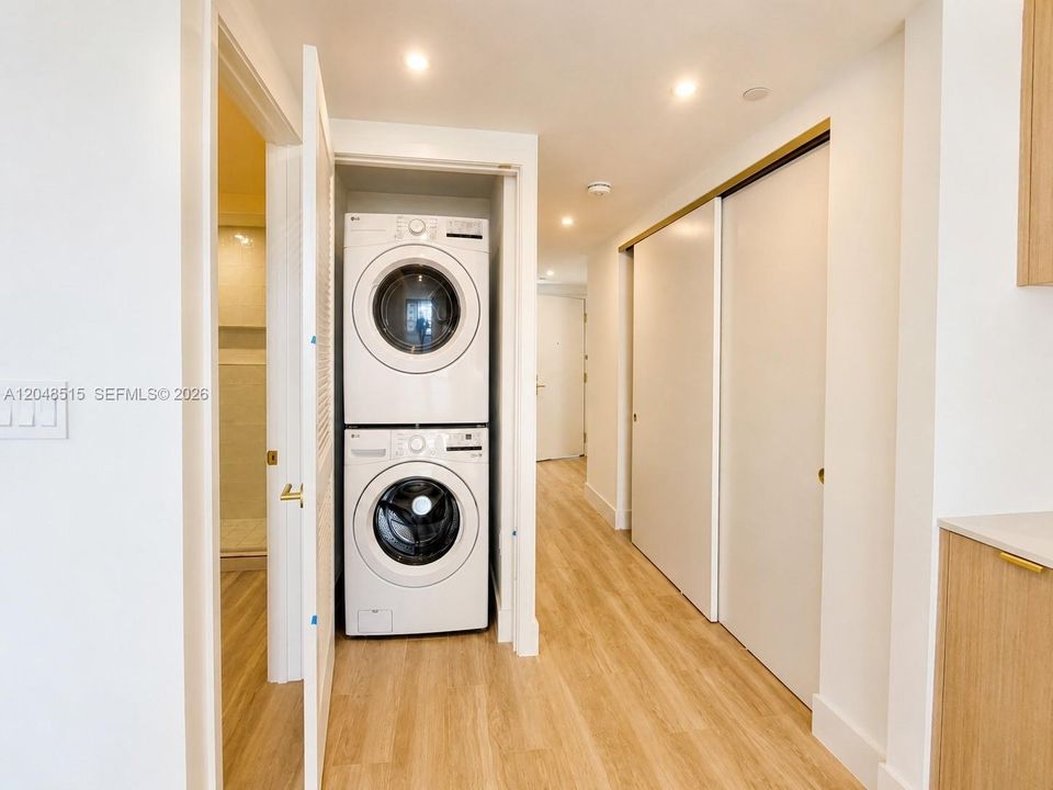 For Rent: $3,000 (0 beds, 1 baths, 537 Square Feet)