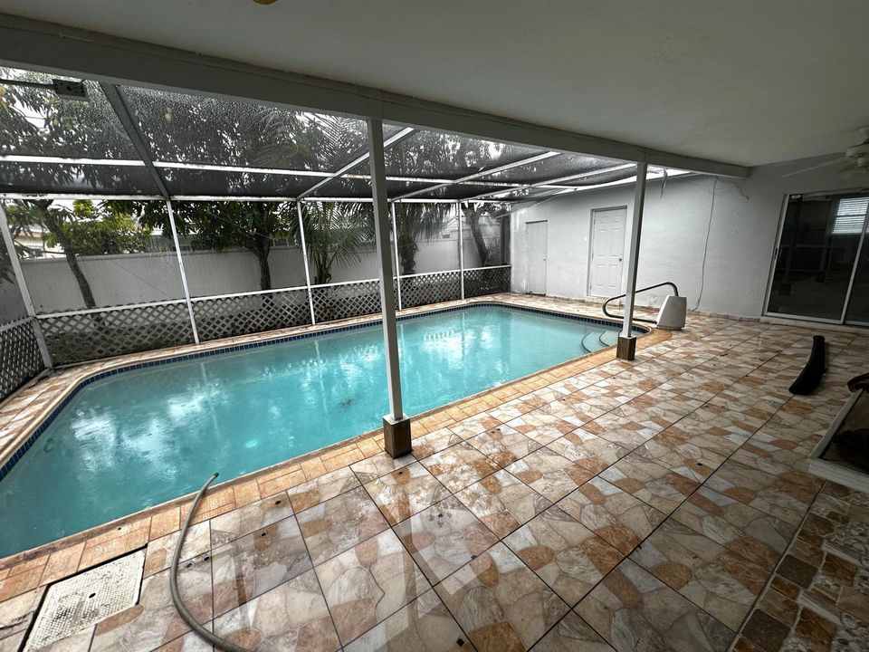 Pool M