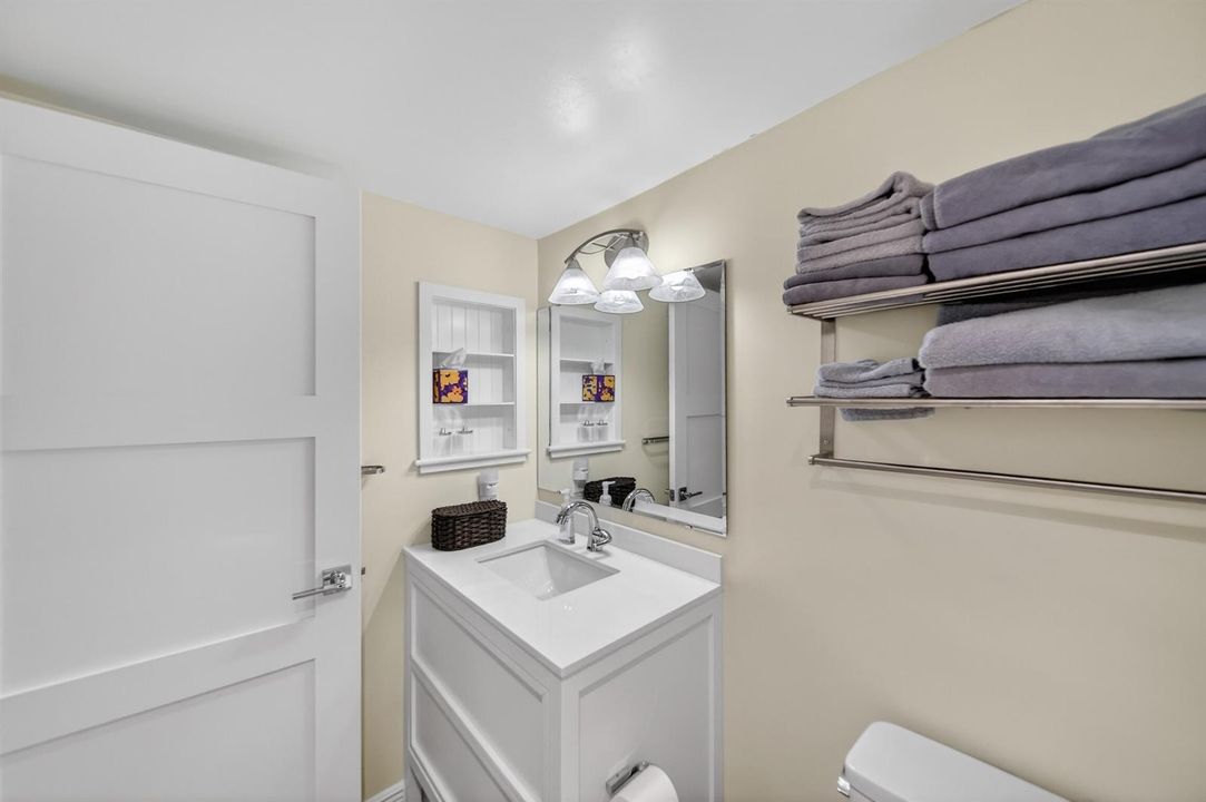 guestbath1b.jpg-FULL