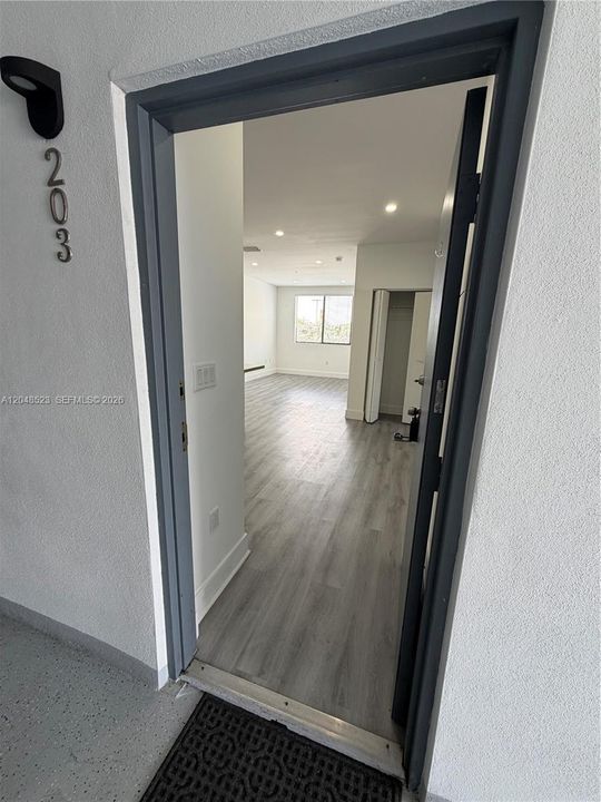 For Rent: $2,400 (2 beds, 2 baths, 865 Square Feet)
