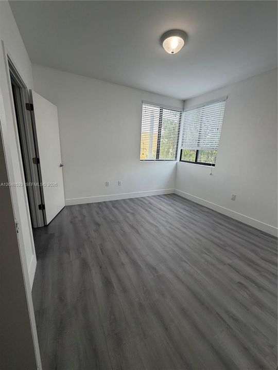 For Rent: $2,400 (2 beds, 2 baths, 865 Square Feet)