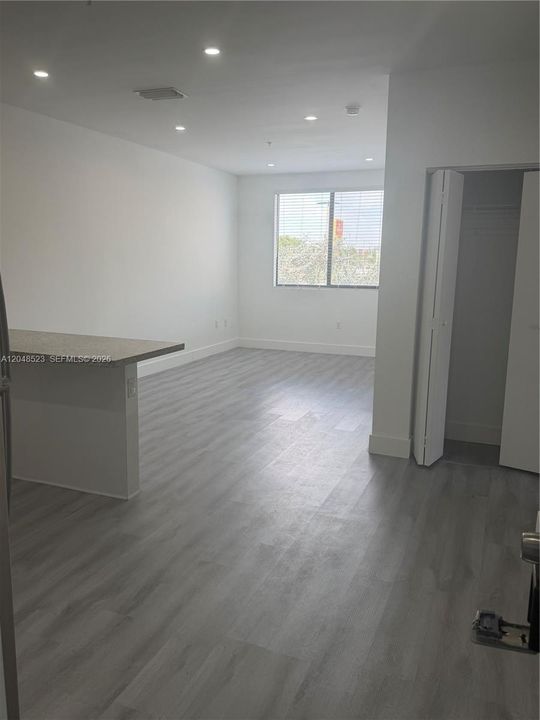 For Rent: $2,400 (2 beds, 2 baths, 865 Square Feet)