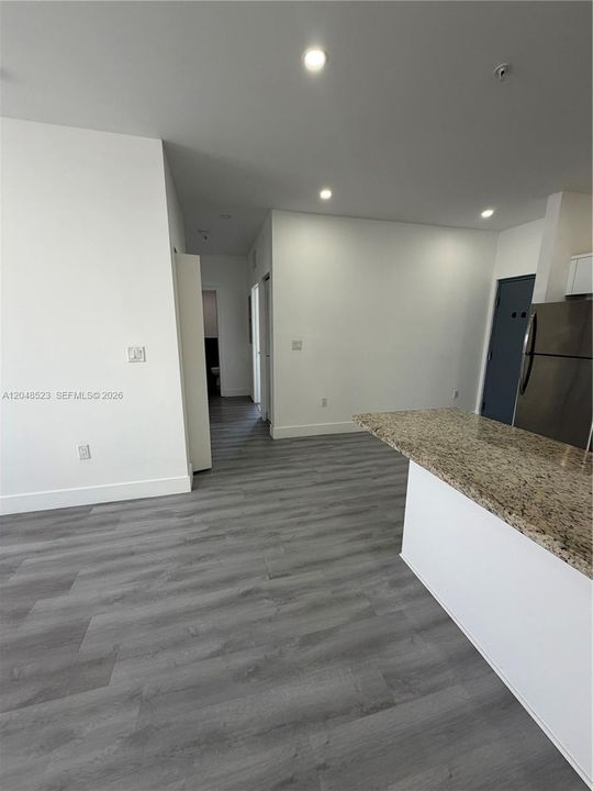 For Rent: $2,400 (2 beds, 2 baths, 865 Square Feet)
