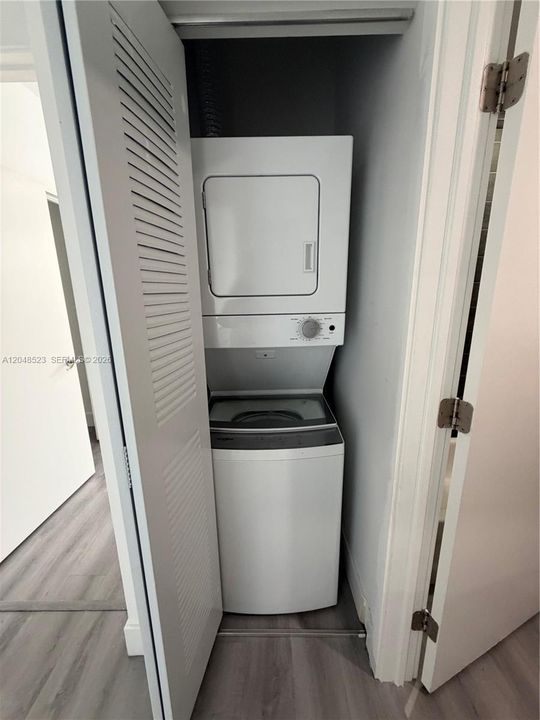 For Rent: $2,400 (2 beds, 2 baths, 865 Square Feet)