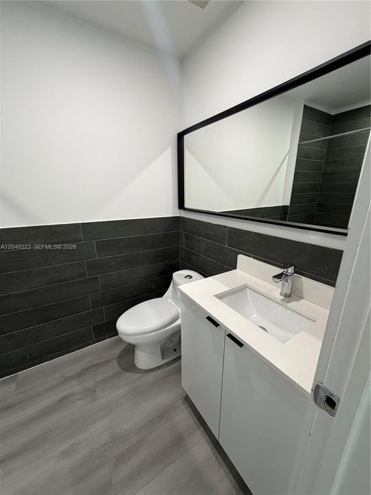 For Rent: $2,400 (2 beds, 2 baths, 865 Square Feet)