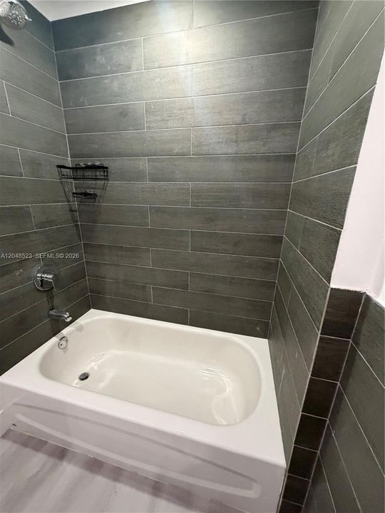 For Rent: $2,400 (2 beds, 2 baths, 865 Square Feet)