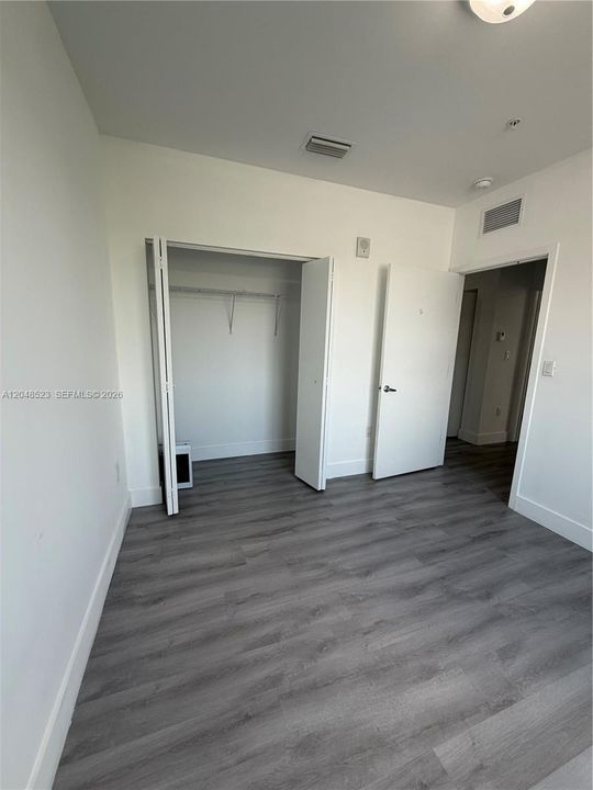 For Rent: $2,400 (2 beds, 2 baths, 865 Square Feet)