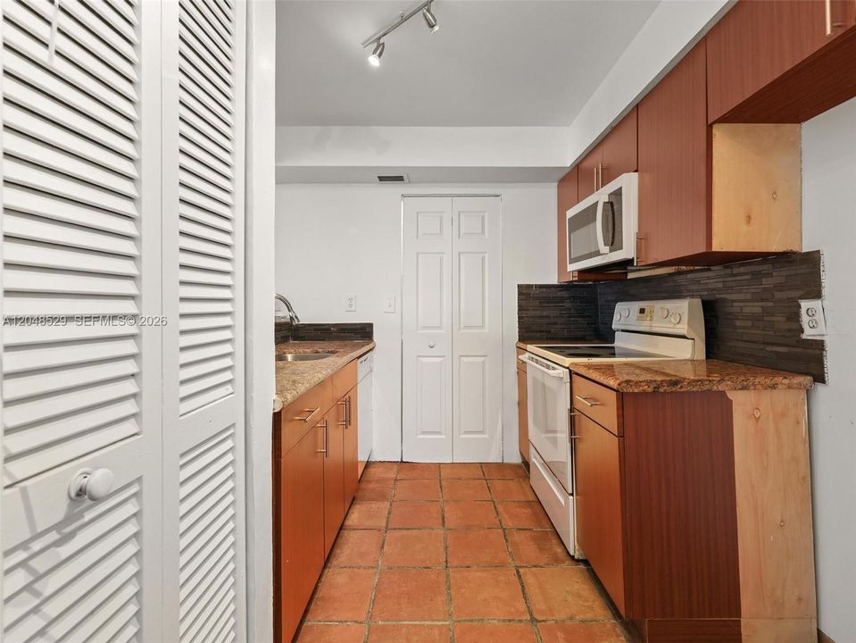 For Sale: $269,900 (3 beds, 2 baths, 1119 Square Feet)