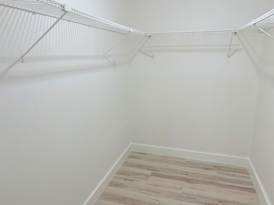 MASTER WALK IN CLOSET
