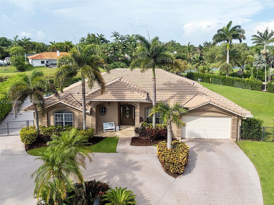 Recently Sold: $1,850,000 (5 beds, 4 baths, 3047 Square Feet)
