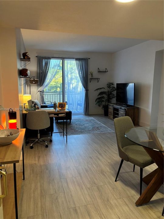 For Rent: $2,400 (1 beds, 1 baths, 595 Square Feet)