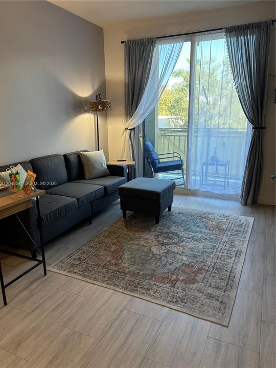 For Rent: $2,400 (1 beds, 1 baths, 595 Square Feet)