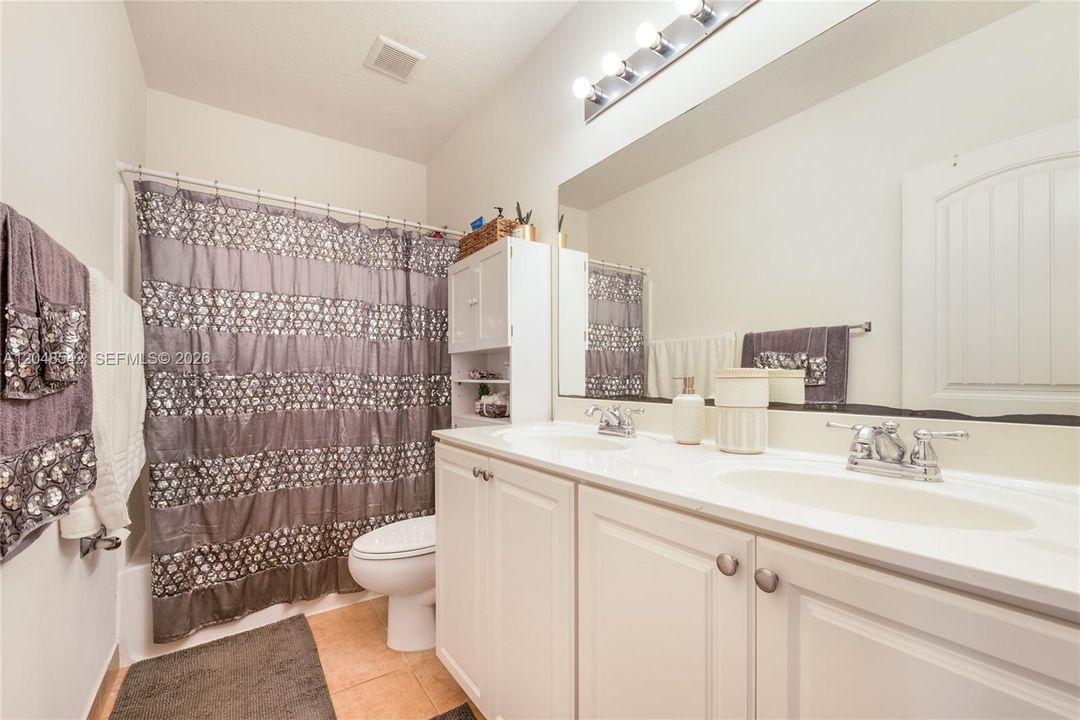 For Rent: $3,850 (4 beds, 2 baths, 2368 Square Feet)