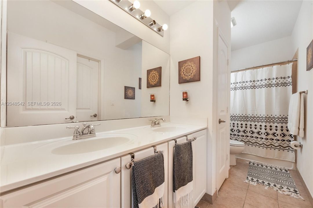 For Rent: $3,850 (4 beds, 2 baths, 2368 Square Feet)
