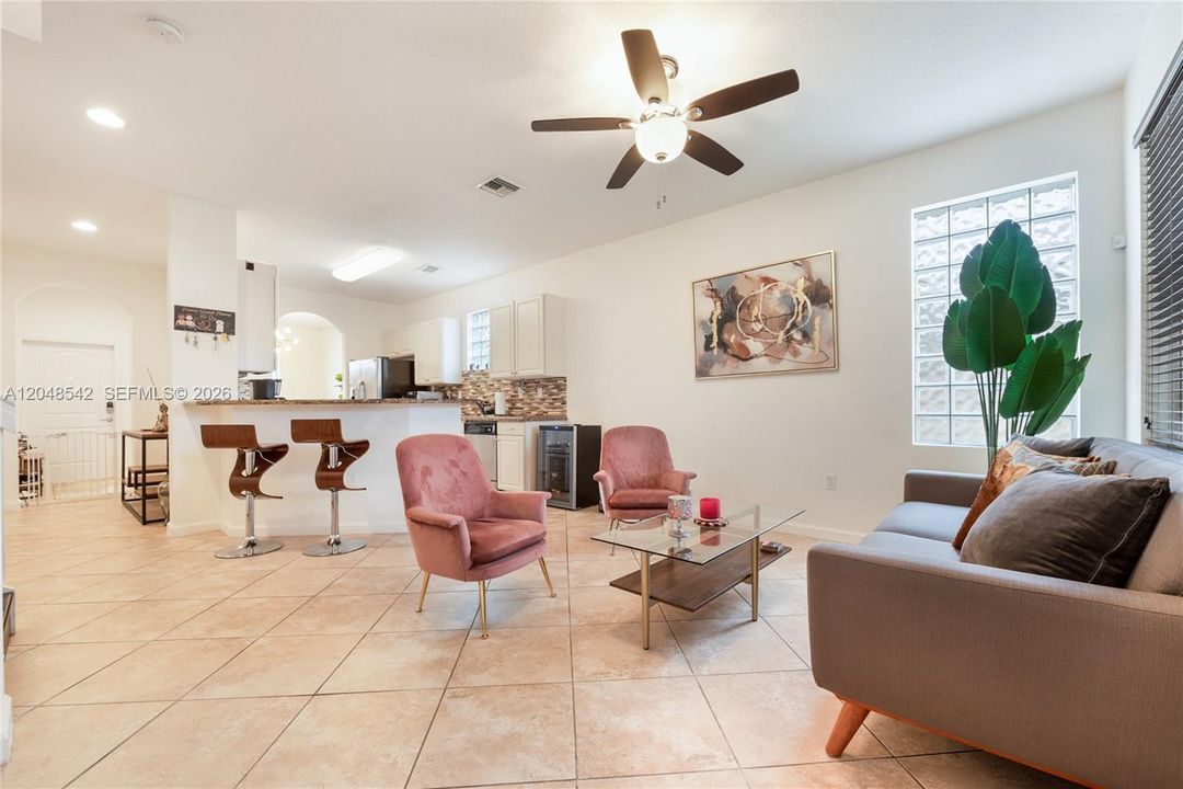 For Rent: $3,850 (4 beds, 2 baths, 2368 Square Feet)