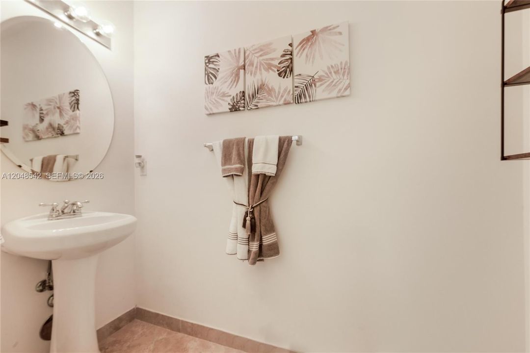 For Rent: $3,850 (4 beds, 2 baths, 2368 Square Feet)