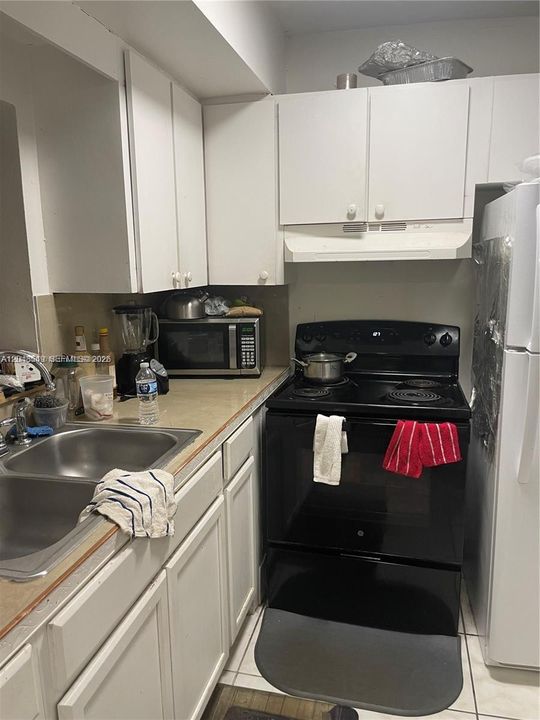 For Rent: $1,470 (2 beds, 1 baths, 800 Square Feet)